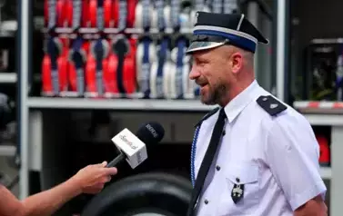 Doniosła uroczystość poświęcenia i przekazania nowego wozu strażackiego dla OSP Niebieszczany 18