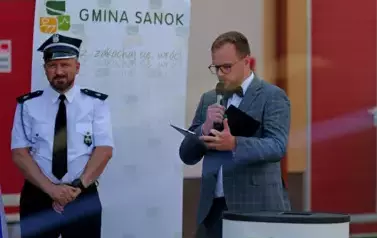 Doniosła uroczystość poświęcenia i przekazania nowego wozu strażackiego dla OSP Niebieszczany 23