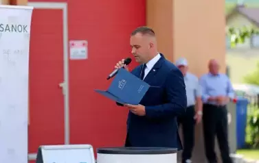 Doniosła uroczystość poświęcenia i przekazania nowego wozu strażackiego dla OSP Niebieszczany 28
