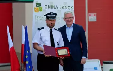 Doniosła uroczystość poświęcenia i przekazania nowego wozu strażackiego dla OSP Niebieszczany 30