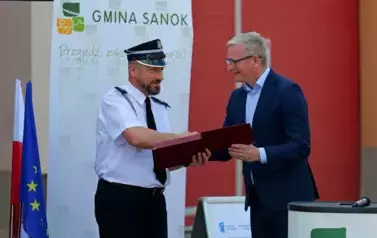 Doniosła uroczystość poświęcenia i przekazania nowego wozu strażackiego dla OSP Niebieszczany 31