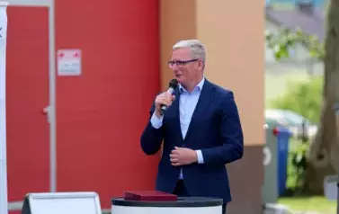 Doniosła uroczystość poświęcenia i przekazania nowego wozu strażackiego dla OSP Niebieszczany 32
