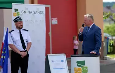Doniosła uroczystość poświęcenia i przekazania nowego wozu strażackiego dla OSP Niebieszczany 34