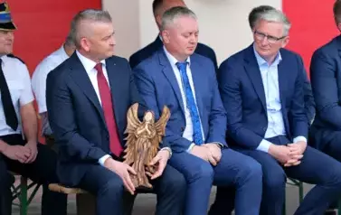 Doniosła uroczystość poświęcenia i przekazania nowego wozu strażackiego dla OSP Niebieszczany 36