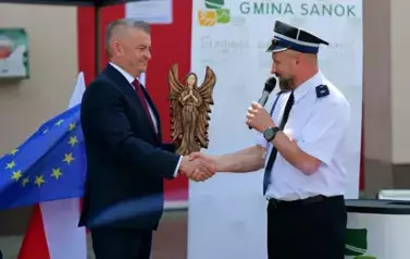 Doniosła uroczystość poświęcenia i przekazania nowego wozu strażackiego dla OSP Niebieszczany 38
