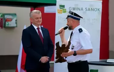 Doniosła uroczystość poświęcenia i przekazania nowego wozu strażackiego dla OSP Niebieszczany 39