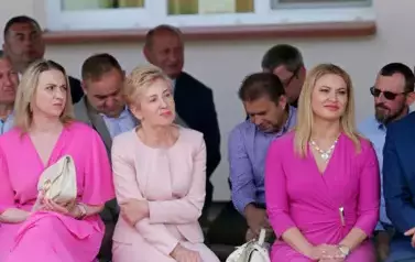 Doniosła uroczystość poświęcenia i przekazania nowego wozu strażackiego dla OSP Niebieszczany 44