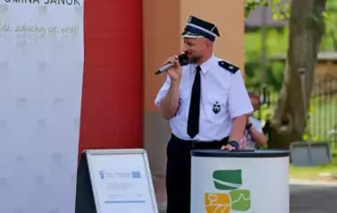 Doniosła uroczystość poświęcenia i przekazania nowego wozu strażackiego dla OSP Niebieszczany 45