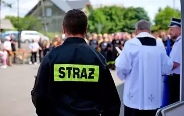 Doniosła uroczystość poświęcenia i przekazania nowego wozu strażackiego dla OSP Niebieszczany 67