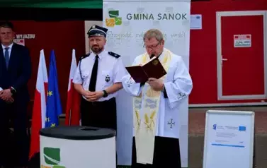 Doniosła uroczystość poświęcenia i przekazania nowego wozu strażackiego dla OSP Niebieszczany 71