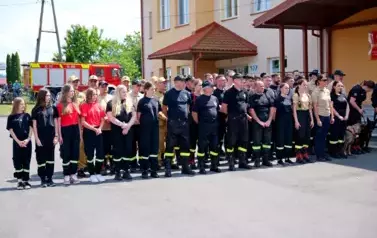 Doniosła uroczystość poświęcenia i przekazania nowego wozu strażackiego dla OSP Niebieszczany 78