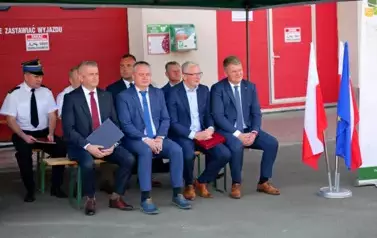 Doniosła uroczystość poświęcenia i przekazania nowego wozu strażackiego dla OSP Niebieszczany 83