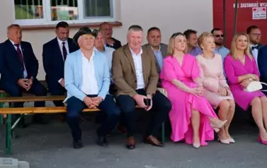 Doniosła uroczystość poświęcenia i przekazania nowego wozu strażackiego dla OSP Niebieszczany 84