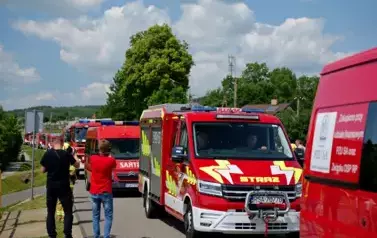 Doniosła uroczystość poświęcenia i przekazania nowego wozu strażackiego dla OSP Niebieszczany 96
