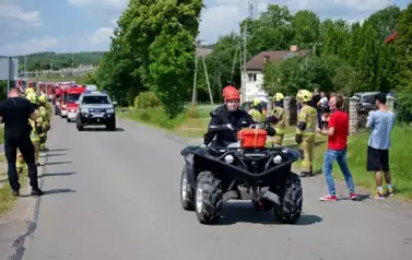 Doniosła uroczystość poświęcenia i przekazania nowego wozu strażackiego dla OSP Niebieszczany 97