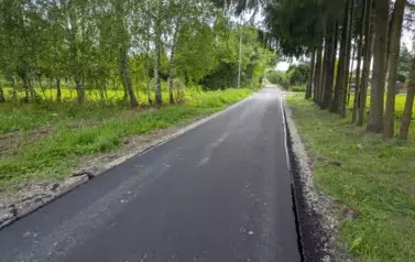 Trwa asfaltowanie dr&oacute;g gminnych w 10-ciu sołectwach Gminy Sanok 2