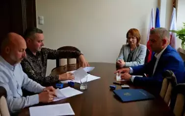 Podpisanie umowy na przebudowę budynku mieszkalnego wielorodzinnego w miejscowości Mrzygł&oacute;d 3