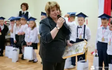 15 lat z Patronem oraz pasowanie na ucznia &ndash; wyjątkowa uroczystość w Szkole Podstawowej im. Ignacego Łukasiewicza w Pakosz&oacute;wce 11