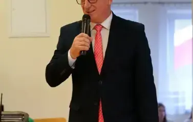 15 lat z Patronem oraz pasowanie na ucznia &ndash; wyjątkowa uroczystość w Szkole Podstawowej im. Ignacego Łukasiewicza w Pakosz&oacute;wce 23
