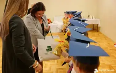 15 lat z Patronem oraz pasowanie na ucznia &ndash; wyjątkowa uroczystość w Szkole Podstawowej im. Ignacego Łukasiewicza w Pakosz&oacute;wce 28