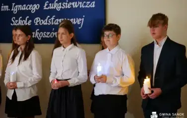 15 lat z Patronem oraz pasowanie na ucznia &ndash; wyjątkowa uroczystość w Szkole Podstawowej im. Ignacego Łukasiewicza w Pakosz&oacute;wce 43