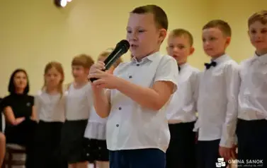 15 lat z Patronem oraz pasowanie na ucznia &ndash; wyjątkowa uroczystość w Szkole Podstawowej im. Ignacego Łukasiewicza w Pakosz&oacute;wce 59