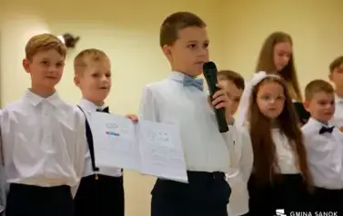 15 lat z Patronem oraz pasowanie na ucznia &ndash; wyjątkowa uroczystość w Szkole Podstawowej im. Ignacego Łukasiewicza w Pakosz&oacute;wce 62