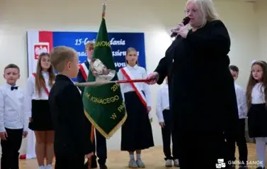 15 lat z Patronem oraz pasowanie na ucznia &ndash; wyjątkowa uroczystość w Szkole Podstawowej im. Ignacego Łukasiewicza w Pakosz&oacute;wce 75