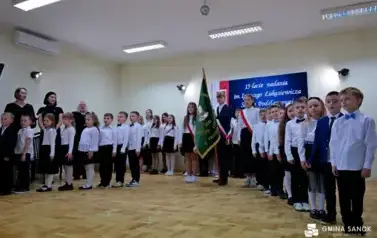 15 lat z Patronem oraz pasowanie na ucznia &ndash; wyjątkowa uroczystość w Szkole Podstawowej im. Ignacego Łukasiewicza w Pakosz&oacute;wce 79