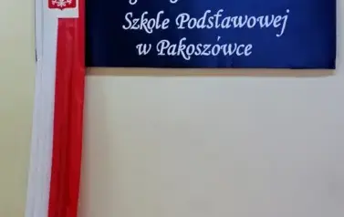 15 lat z Patronem oraz pasowanie na ucznia &ndash; wyjątkowa uroczystość w Szkole Podstawowej im. Ignacego Łukasiewicza w Pakosz&oacute;wce 80