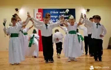 15 lat z Patronem oraz pasowanie na ucznia &ndash; wyjątkowa uroczystość w Szkole Podstawowej im. Ignacego Łukasiewicza w Pakosz&oacute;wce 83