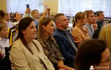 15 lat z Patronem oraz pasowanie na ucznia &ndash; wyjątkowa uroczystość w Szkole Podstawowej im. Ignacego Łukasiewicza w Pakosz&oacute;wce 85