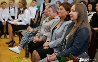 15 lat z Patronem oraz pasowanie na ucznia &ndash; wyjątkowa uroczystość w Szkole Podstawowej im. Ignacego Łukasiewicza w Pakosz&oacute;wce 89