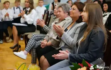 15 lat z Patronem oraz pasowanie na ucznia &ndash; wyjątkowa uroczystość w Szkole Podstawowej im. Ignacego Łukasiewicza w Pakosz&oacute;wce 90