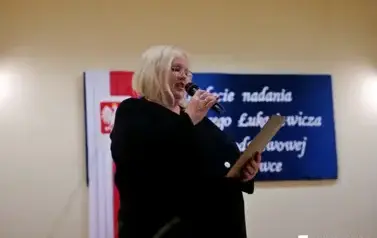 15 lat z Patronem oraz pasowanie na ucznia &ndash; wyjątkowa uroczystość w Szkole Podstawowej im. Ignacego Łukasiewicza w Pakosz&oacute;wce 94