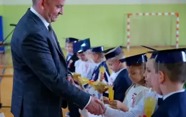 Pasowanie na ucznia i Dzień Edukacji Narodowej w Szkole Podstawowej w Strachocinie 9