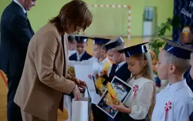 Pasowanie na ucznia i Dzień Edukacji Narodowej w Szkole Podstawowej w Strachocinie 10