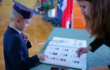 Pasowanie na ucznia i Dzień Edukacji Narodowej w Szkole Podstawowej w Strachocinie 15