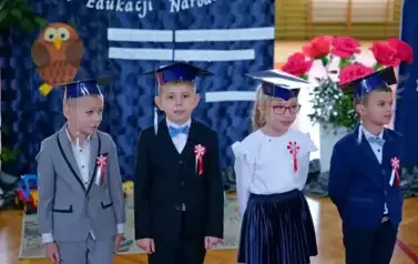 Pasowanie na ucznia i Dzień Edukacji Narodowej w Szkole Podstawowej w Strachocinie 28
