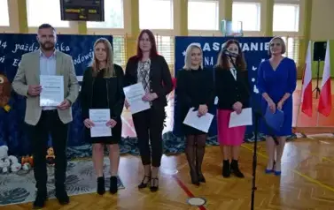Pasowanie na ucznia i Dzień Edukacji Narodowej w Szkole Podstawowej w Strachocinie 44