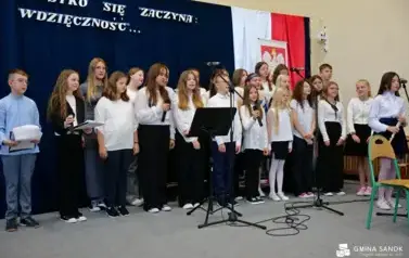 Pasowanie na ucznia i obchody Dnia Edukacji Narodowej w Prusieku 26