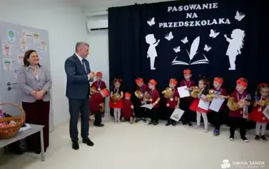 Pasowanie na przedszkolaka w nowym Publicznym Przedszkolu w Niebieszczanach  3