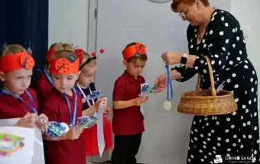 Pasowanie na przedszkolaka w nowym Publicznym Przedszkolu w Niebieszczanach  9