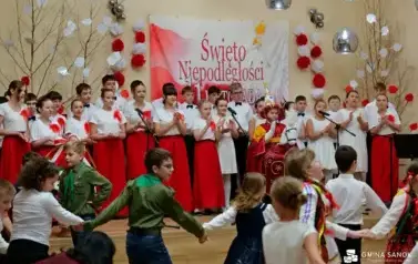 Patriotyczne obchody Święta Niepodległości w Falej&oacute;wce 10