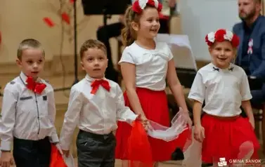 Patriotyczne obchody Święta Niepodległości w Falej&oacute;wce 15