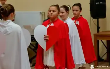 Patriotyczne obchody Święta Niepodległości w Falej&oacute;wce 40