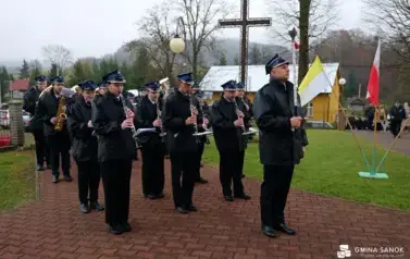 Patriotyczne obchody Święta Niepodległości w Falej&oacute;wce 95