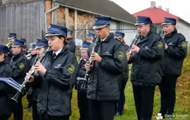 Patriotyczne obchody Święta Niepodległości w Falej&oacute;wce 102