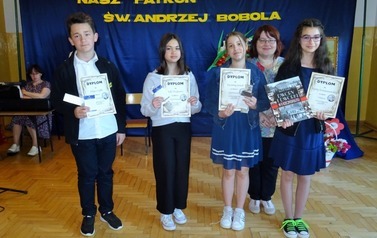Uczniowie SP w Kostarowcach uczcili Dzień Patrona swojej szkoły Św. Andrzeja Boboli 2