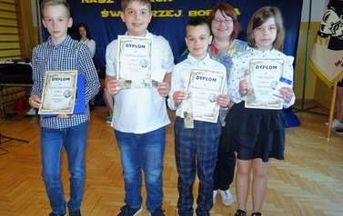 Uczniowie SP w Kostarowcach uczcili Dzień Patrona swojej szkoły Św. Andrzeja Boboli 3